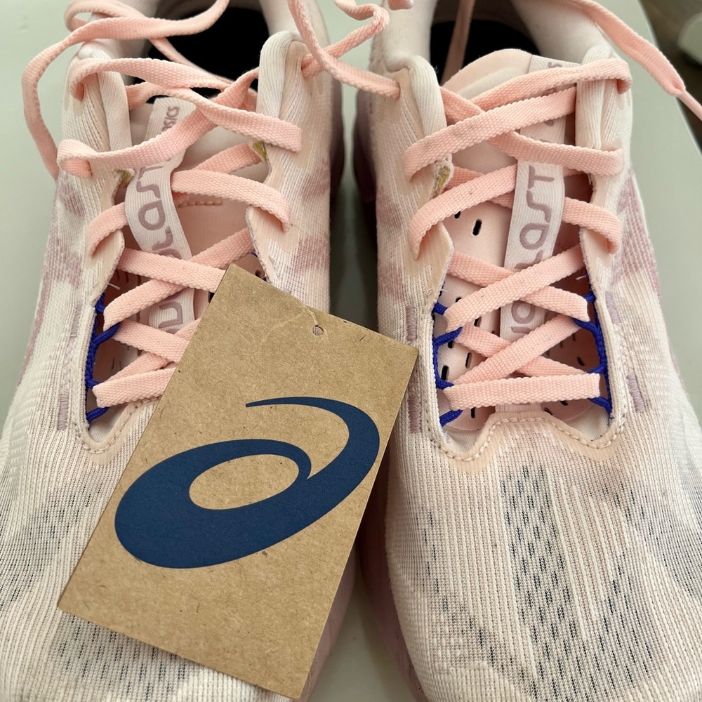 *New* ASICS Novablast 5 Pearl Pink - Picture 3 of 6